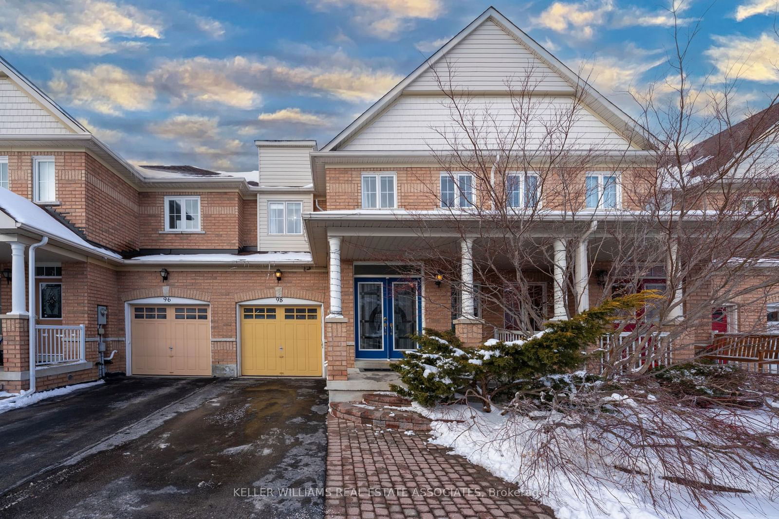 Townhouse for sale at 98 Lebovic Drive, Richmond Hill, Oak Ridges Lake Wilcox, L4E 5C1 - MLS: N11947687