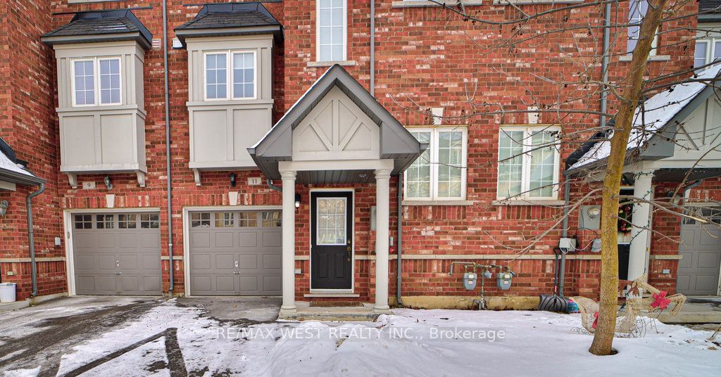 Townhouse for sale at 11-15 Old Colony Road, Richmond Hill, Oak Ridges Lake Wilcox, L4E 4L4 - MLS: N11948164