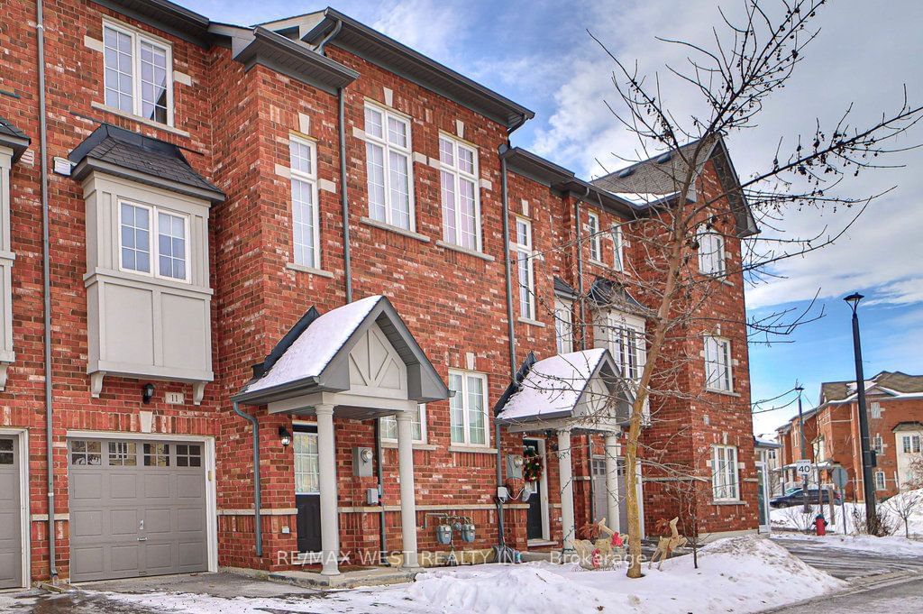 Townhouse for sale at 11-15 Old Colony Road, Richmond Hill, Oak Ridges Lake Wilcox, L4E 4L4 - MLS: N11948164