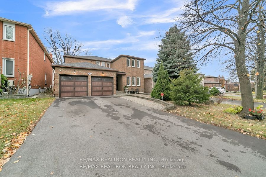 Detached House for sale at 11 Trafalgar Square, Vaughan, Uplands, L4J 7M6 - MLS: N11948217