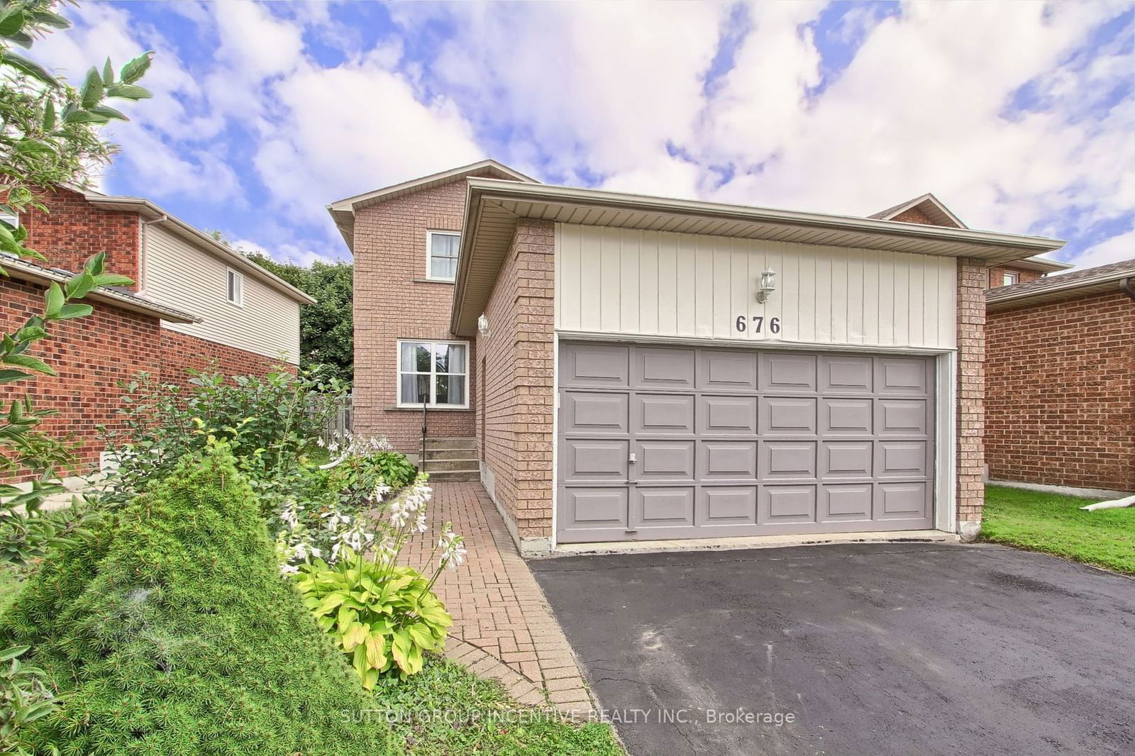 Detached House for sale at 676 College Manor Drive, Newmarket, Gorham-College Manor, L3Y 8M1 - MLS: N11948382