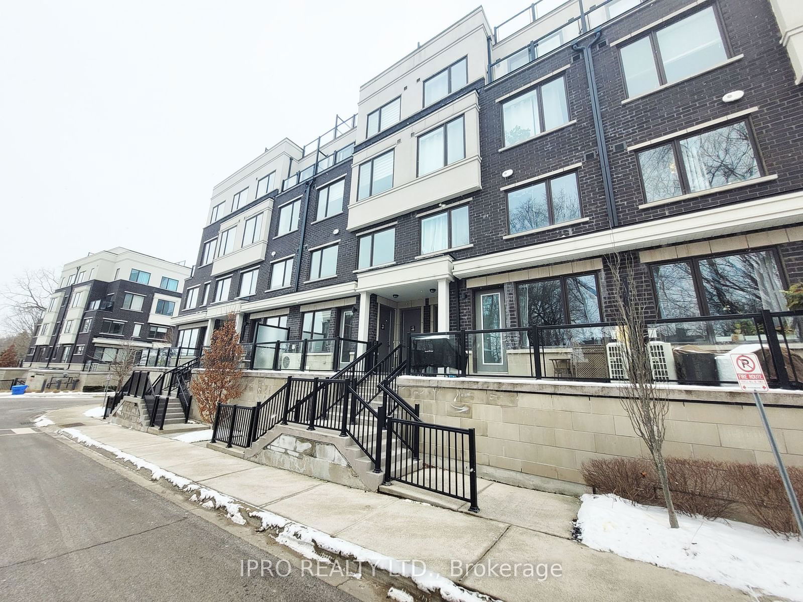 Townhouse for lease at 47-300 Alex Gardner Circle, Aurora, Aurora Heights, L4G 3G5 - MLS: N11948431