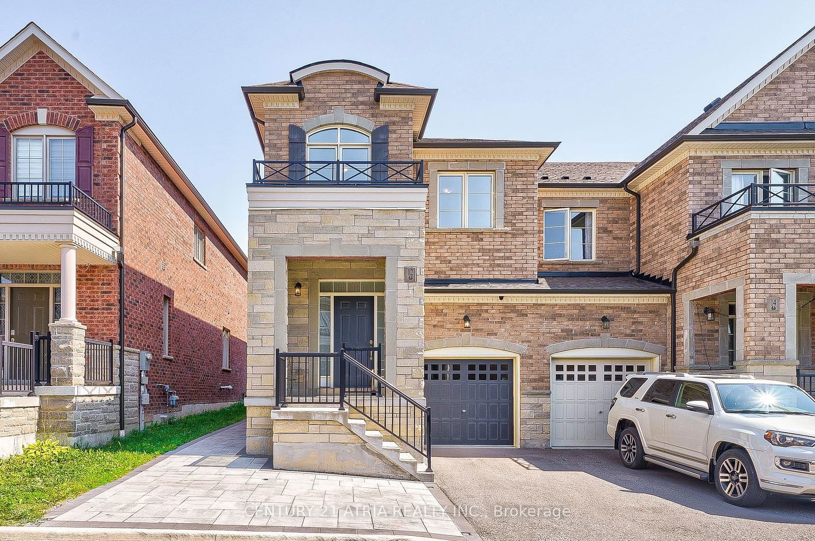 Townhouse for sale at 12 Twinflower Lane, Richmond Hill, Oak Ridges Lake Wilcox, L4E 1E7 - MLS: N11948935