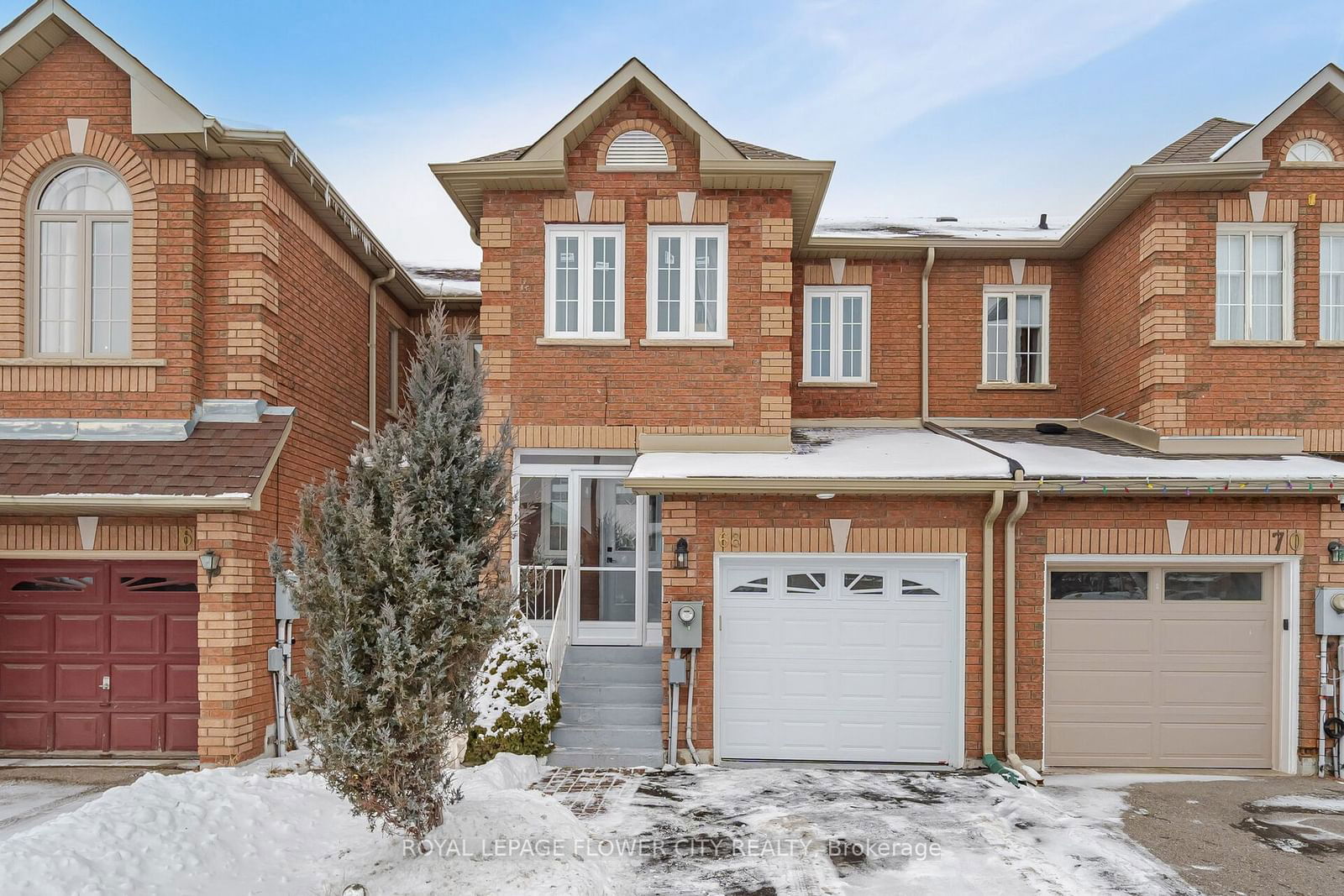 Townhouse sold at 68 Denton Circle, Vaughan, Maple, L6A 2N4 - MLS: N11949461