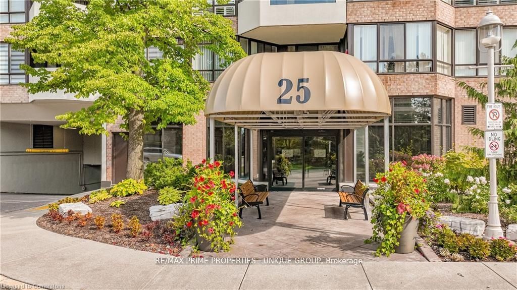 Condo for sale at 827-25 Austin Drive, Markham, Markville, L3R 8H4 - MLS: N11949752