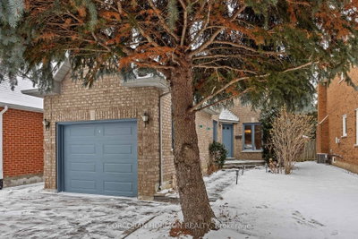 Detached House sold at 11 Newmill Crescent, Richmond Hill, Ontario, L4C 9T7 - Devonsleigh - MLS: N11950024
