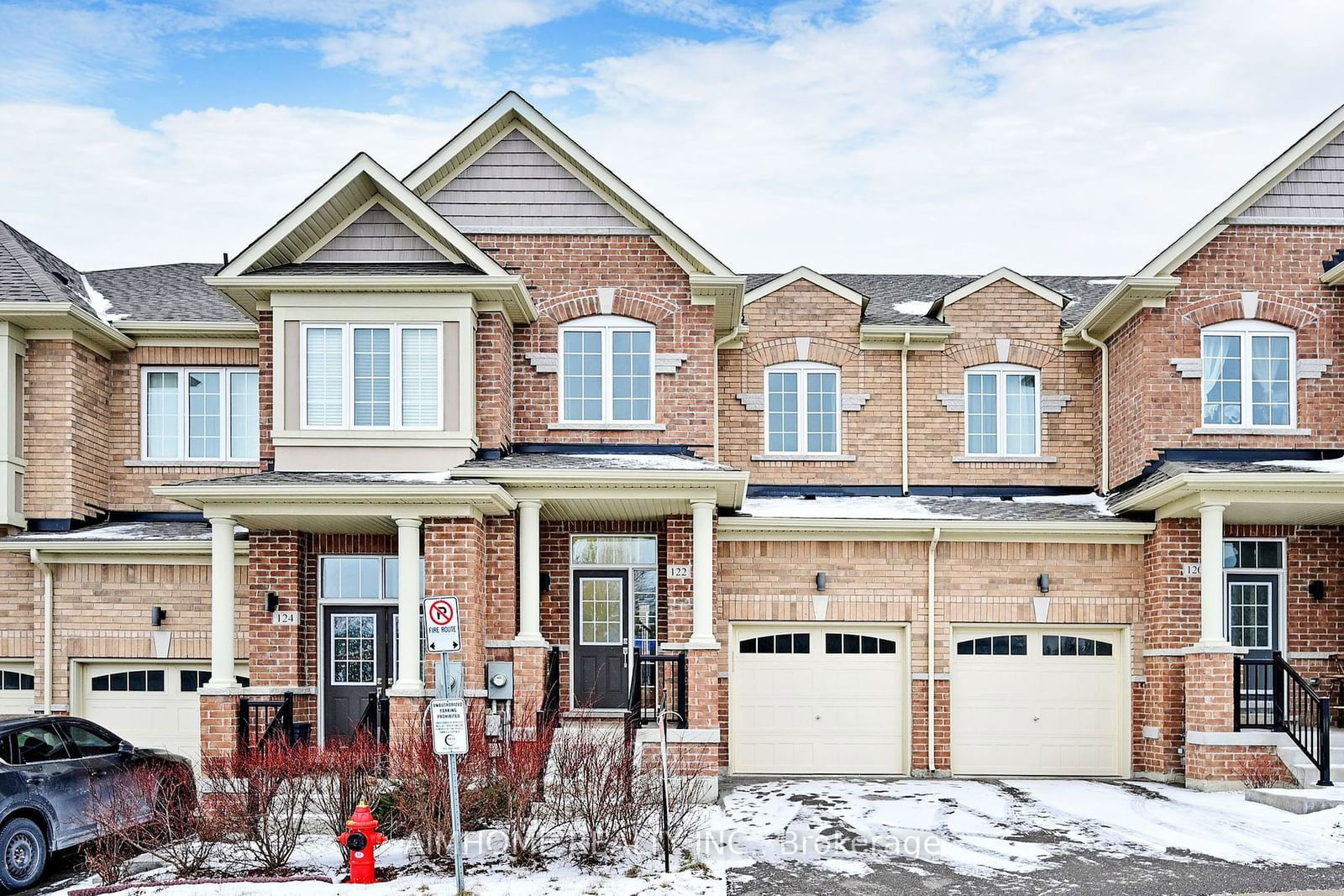 Townhouse for sale at 122 Knott End Crescent, Newmarket, Glenway Estates, L3Y 0E4 - MLS: N11950407