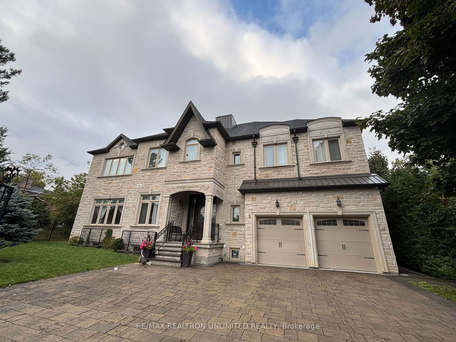 Detached House for sale at 64 Maple Grove Avenue, Richmond Hill, Oak Ridges, L4E 2V5 - MLS: N11950592