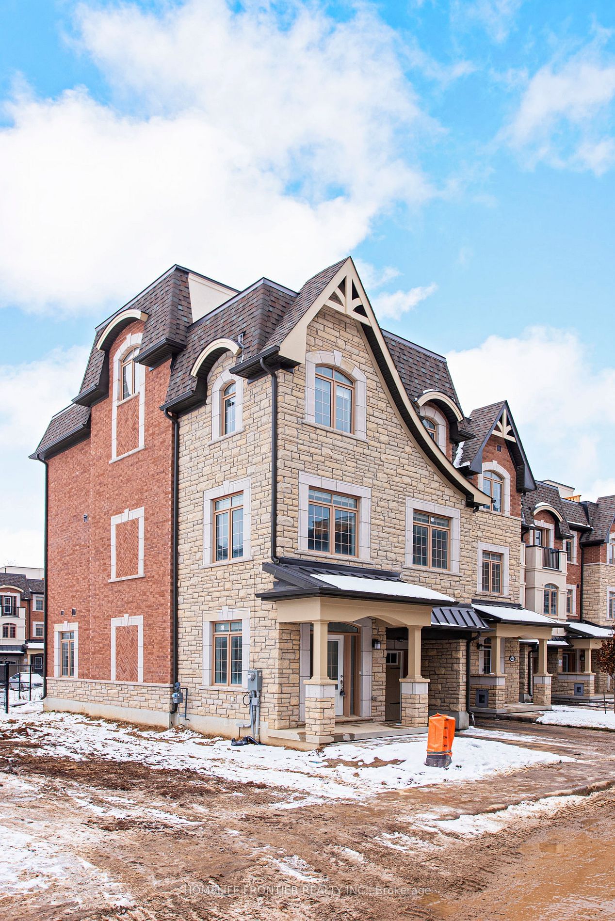 Townhouse for lease at 82 Glazebrook Drive, Vaughan, East Woodbridge, L4L 0H9 - MLS: N11950871