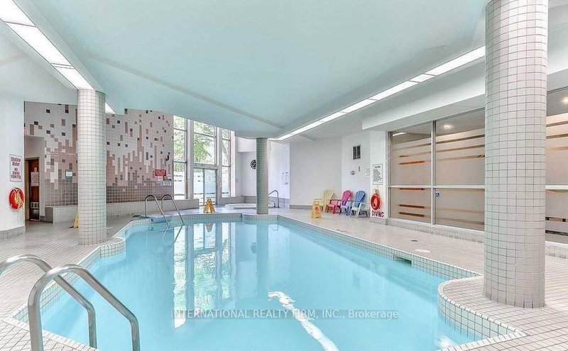 314 - 326 Major Mackenzie Dr E, Richmond Hill, L4C 8T4 | Image 3