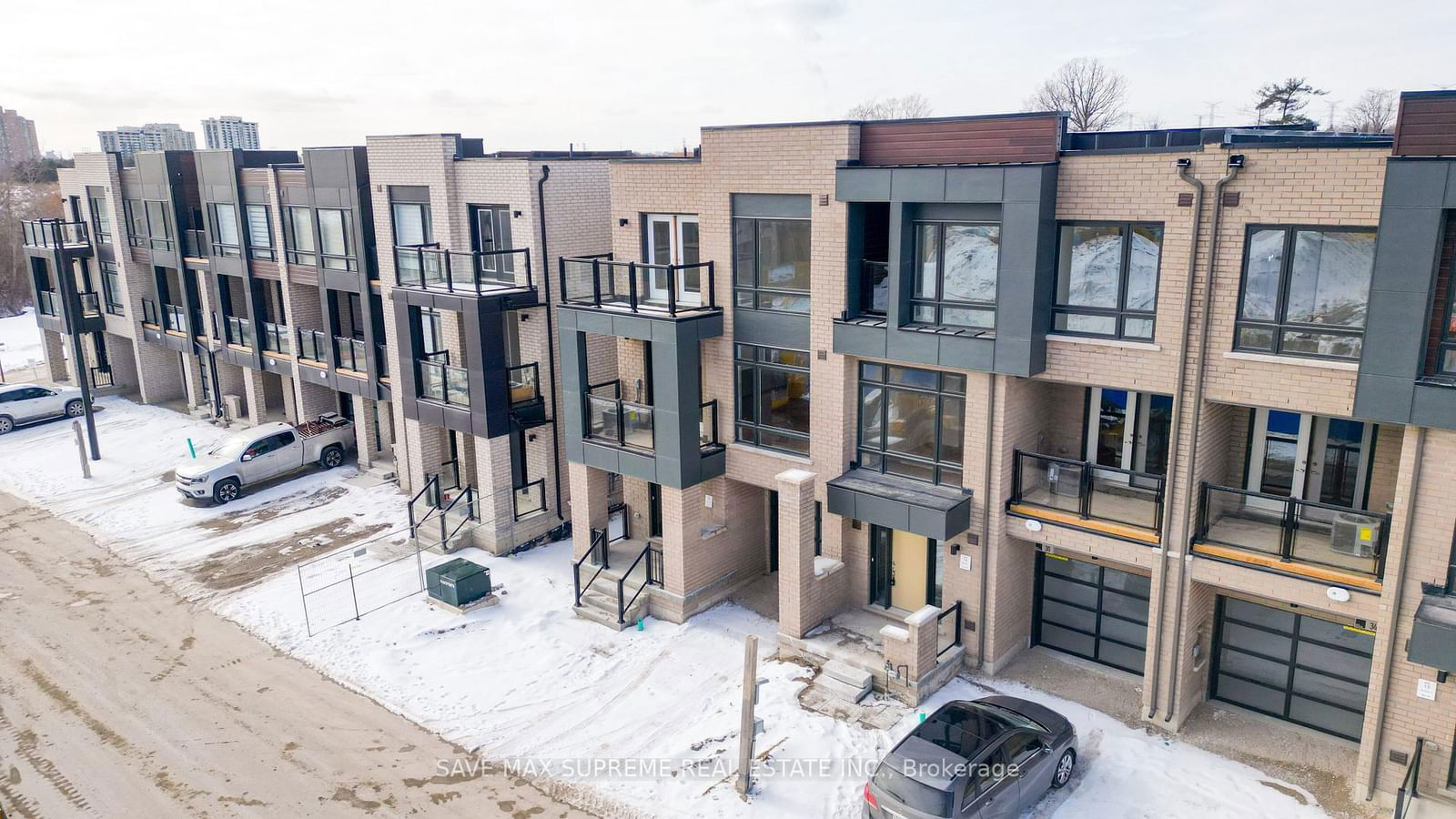 Townhouse sold at 26 Dandara Gate, Vaughan, Steeles West Industrial, L4L 1V8 - MLS: N11951923