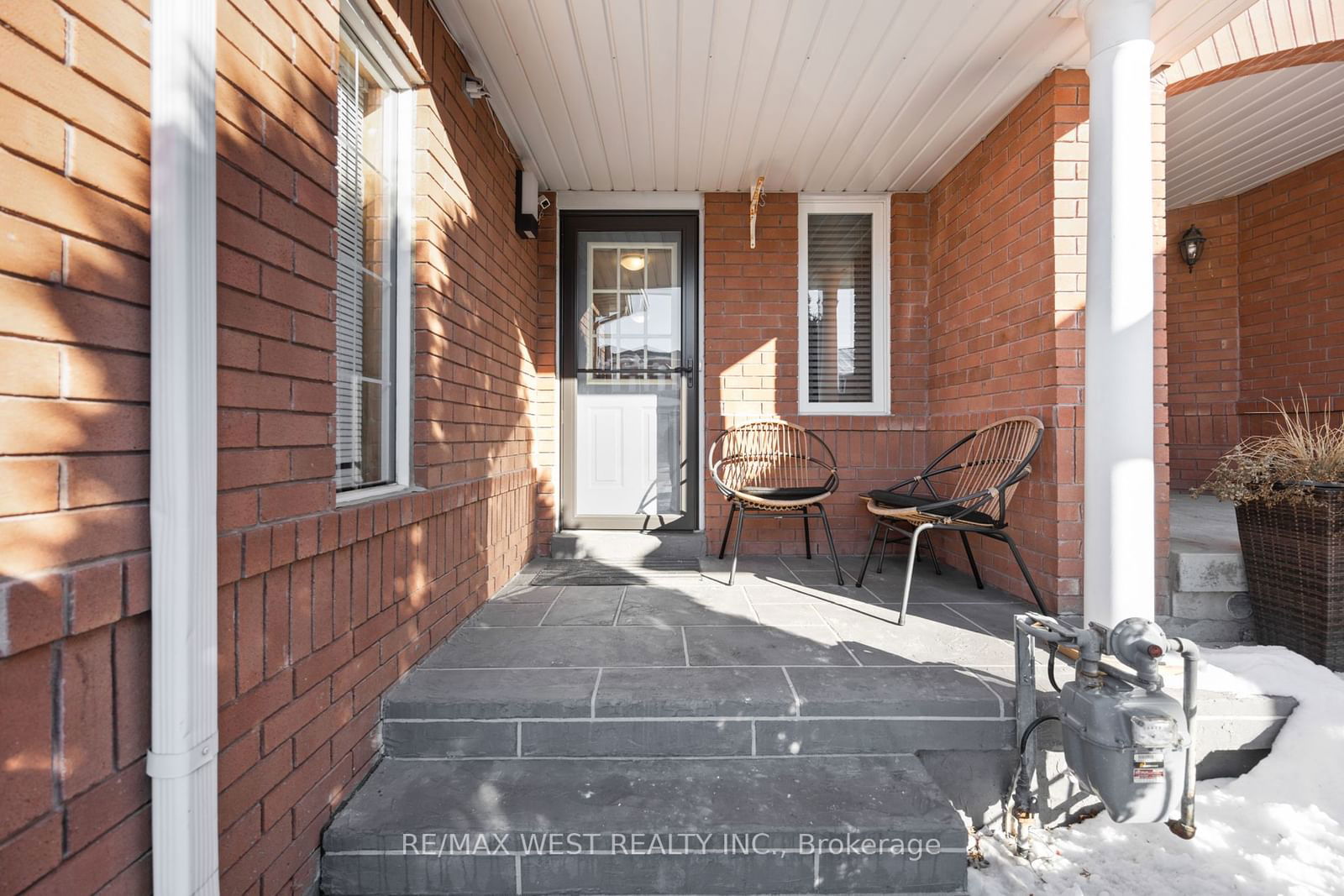 Townhouse for sale at 33 Piazza Crescent, Vaughan, West Woodbridge, L4H 2C7 - MLS: N11951944