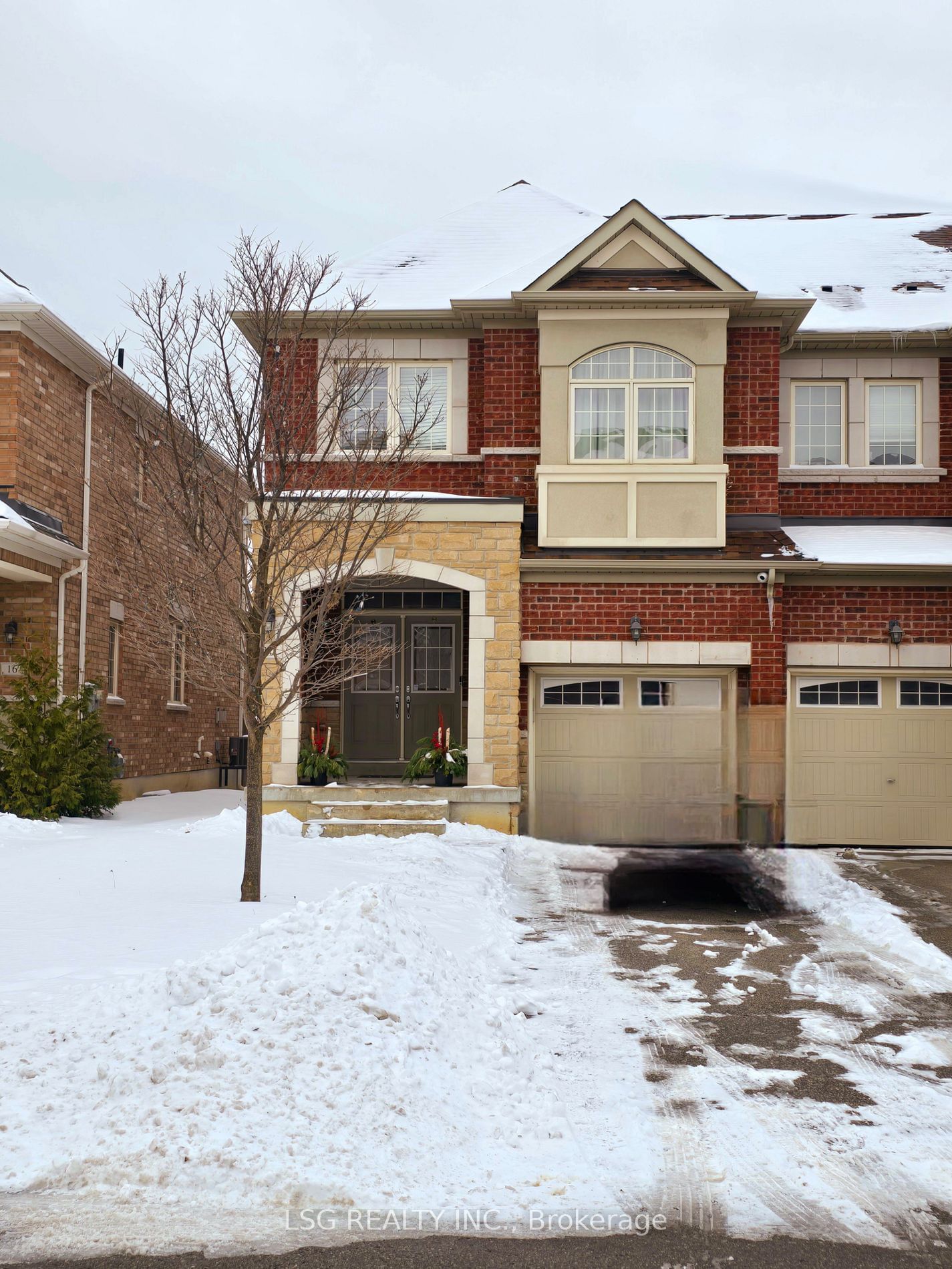 Townhouse for sale at 10 Isherwood Crescent, Vaughan, Vellore Village, L4L 1A6 - MLS: N11951961