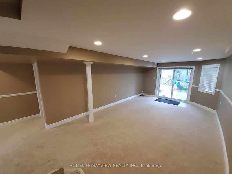 Lower - 644 Mcbean Ave, Newmarket, L3X 2J5 | Image 2