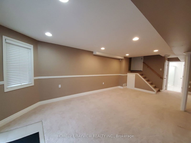 Lower - 644 Mcbean Ave, Newmarket, L3X 2J5 | Image 3