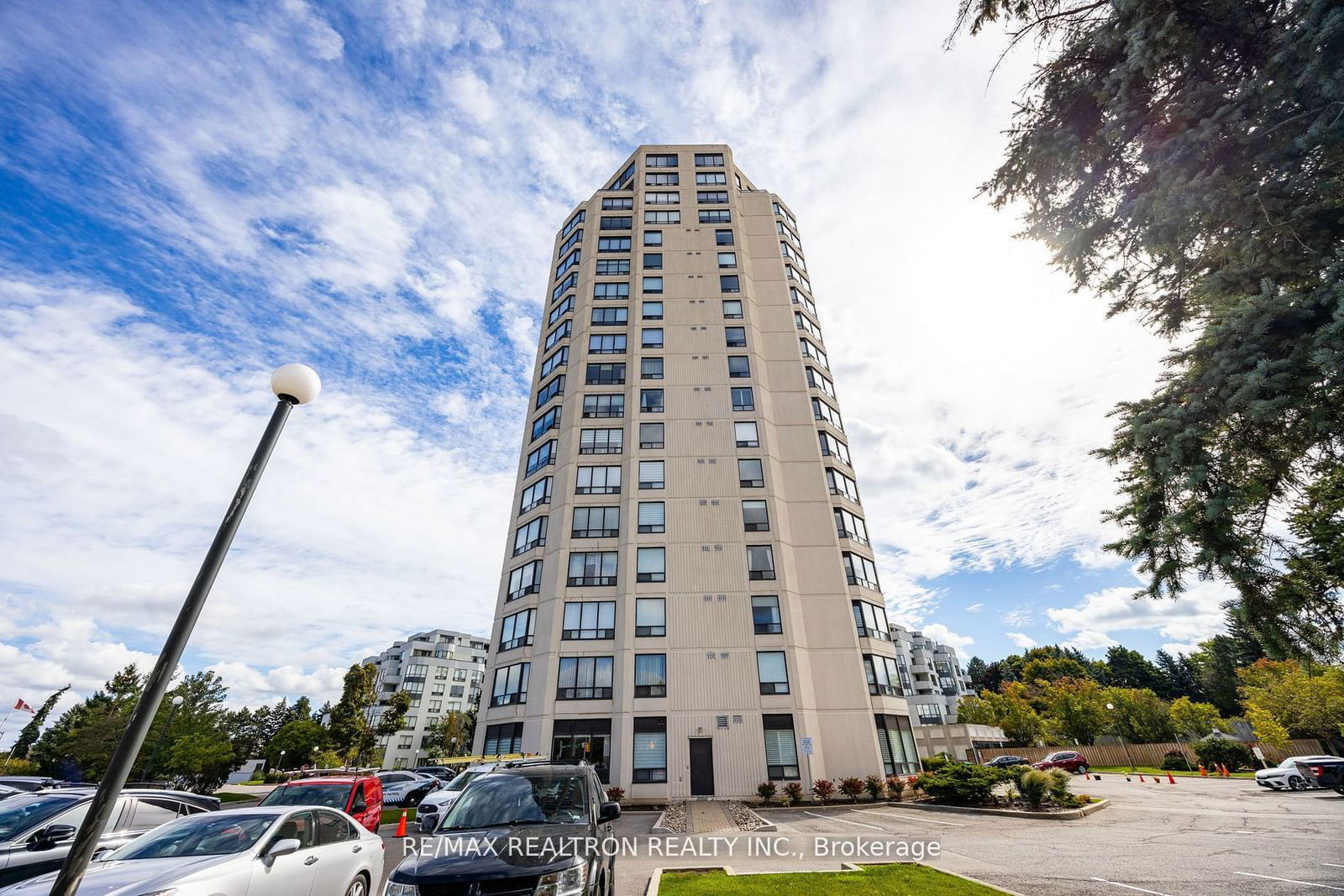 Condo sold at 502-343 Clark Avenue, Vaughan, Crestwood-Springfarm-Yorkhill, L4J 7K5 - MLS: N11953048