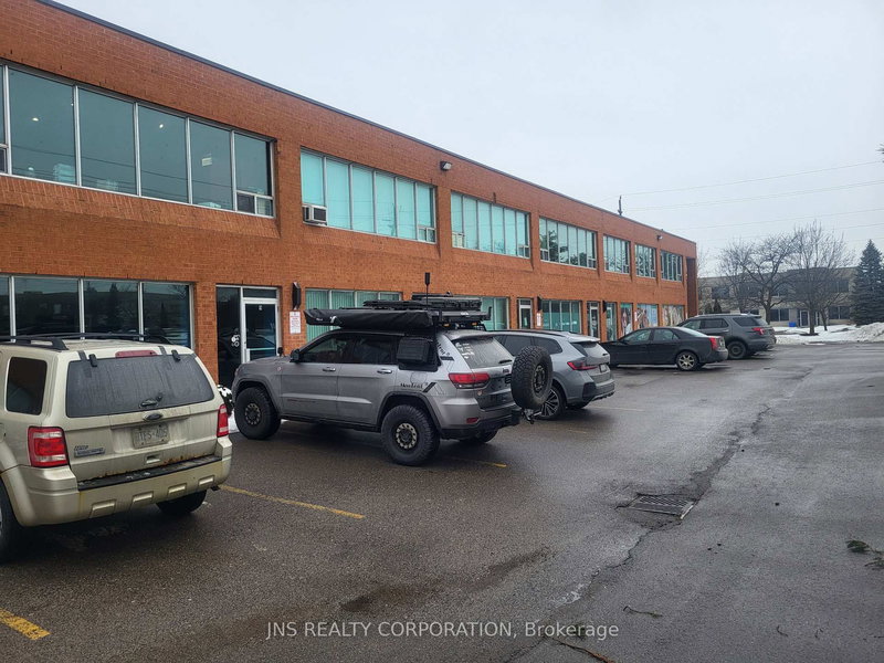 9 - 350 Harry Walker Pkwy N, Newmarket, L3Y 8L3 | Image 2