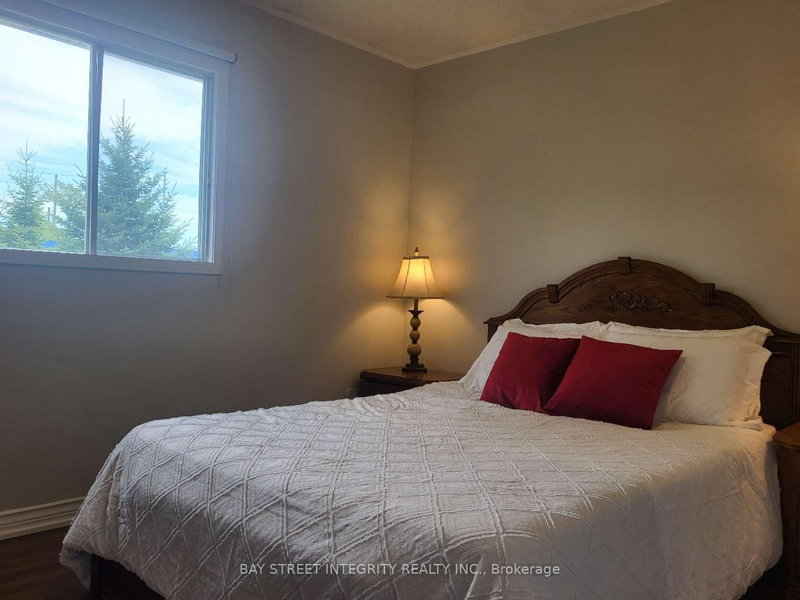 148 Castlehill Rd, Vaughan, L6A 1N7 | Image 2