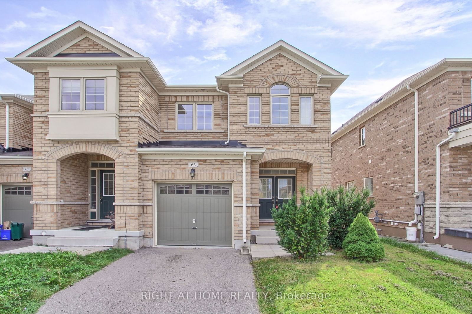 Townhouse for sale at 63 Paper Mills Crescent, Richmond Hill, Jefferson, L4E 0V4 - MLS: N11954564