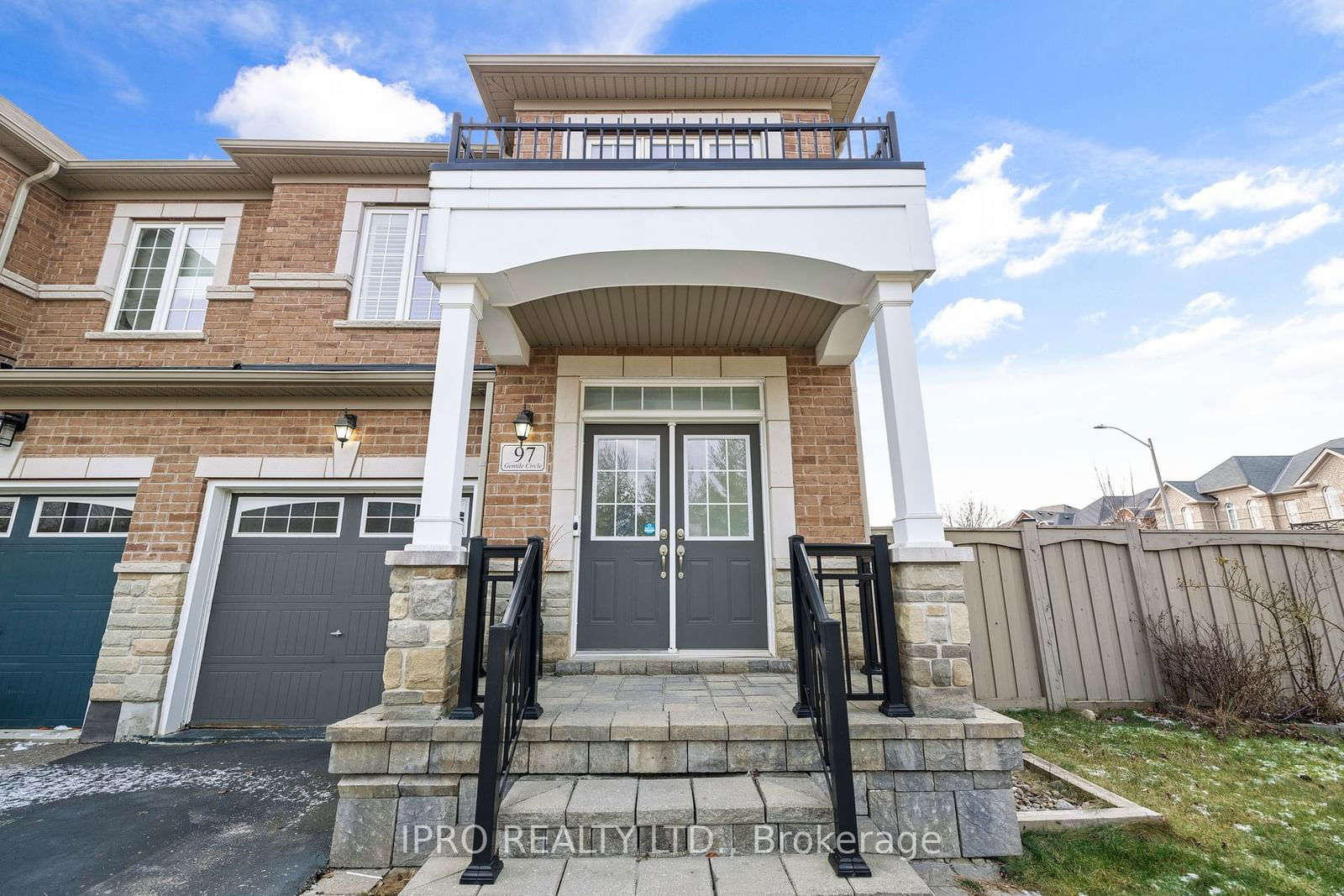 Semi-Detached House sold at 97 Gentile Circle, Vaughan, Elder Mills, L4H 3N4 - MLS: N11954947