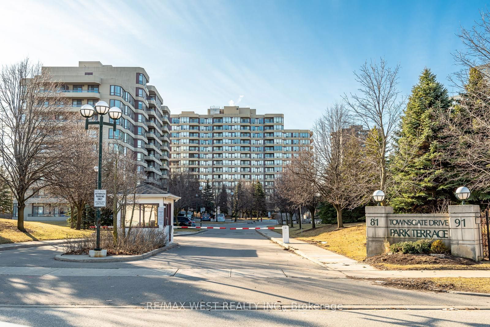 Condo for sale at 311-81 Townsgate Drive, Vaughan, Crestwood-Springfarm-Yorkhill, L4J 8E6 - MLS: N11955163