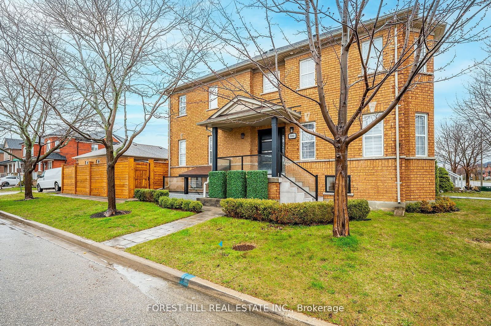 Townhouse leased at Lower-182 Fossil Hill Road, Vaughan, Vellore Village, L4H 2M3 - MLS: N11955307