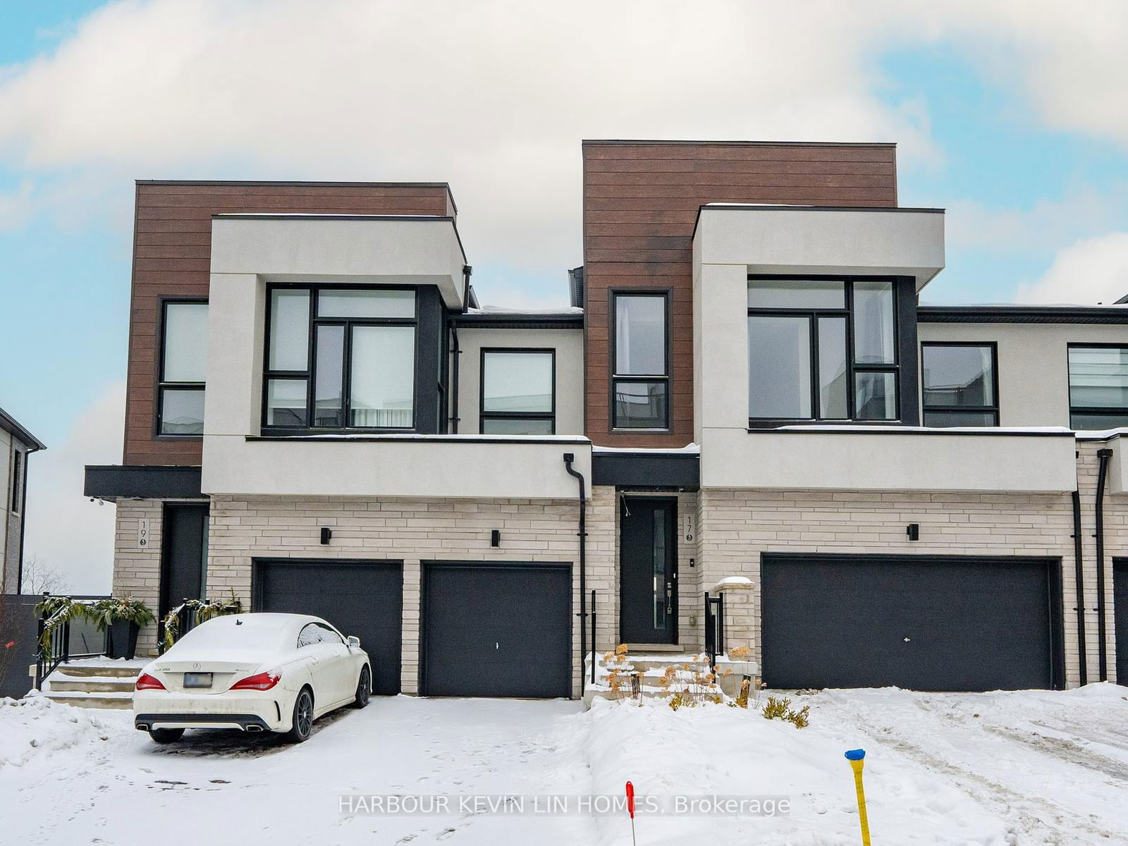 Townhouse for sale at 17 Knollview Lane, Richmond Hill, Oak Ridges Lake Wilcox, L4E 1H7 - MLS: N11955908