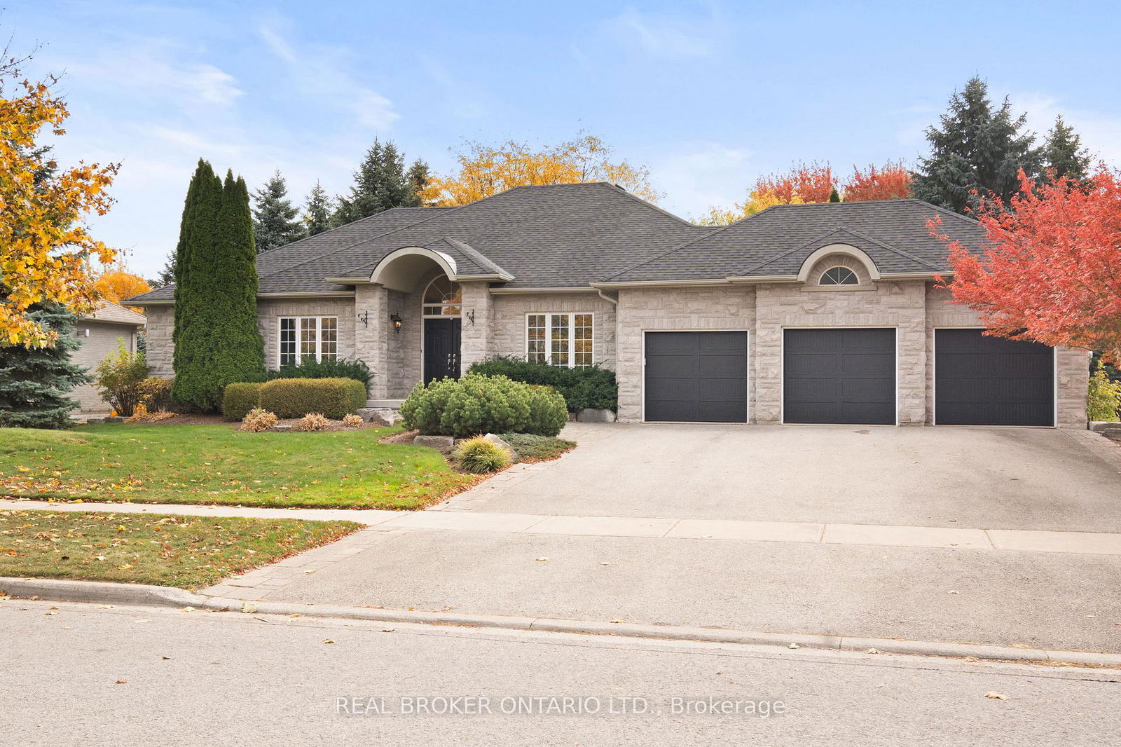 Detached House sold at 155 Ward Avenue, East Gwillimbury, Sharon, L0G 1V0 - MLS: N11956587