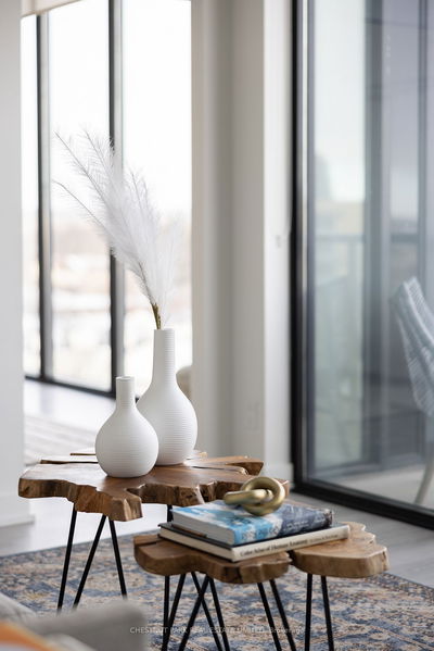 Unit 701 — 10376 Yonge St, Richmond Hill - Mill Pond image-0-2