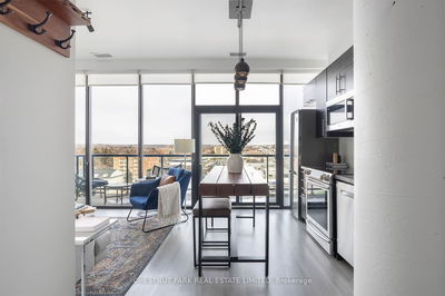Unit 701 — 10376 Yonge St, Richmond Hill - Mill Pond image-0-4