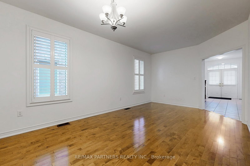 73 Eakin Mill Rd, Markham, L6E 1N9 | Image 2