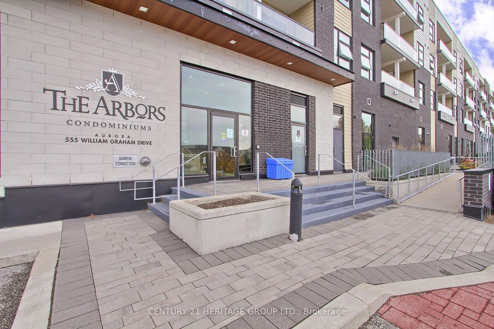 Condo sold at 250-555 William Graham Drive, Aurora, Rural Aurora, L4G 7C4 - MLS: N11957474