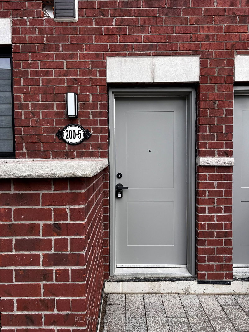 6 - 200 Dissette St, Bradford West Gwillimbury, M3Z 3G8 | Image 2