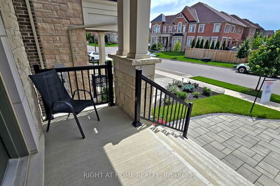 9 John Smith St, East Gwillimbury - Holland Landing image-0-3