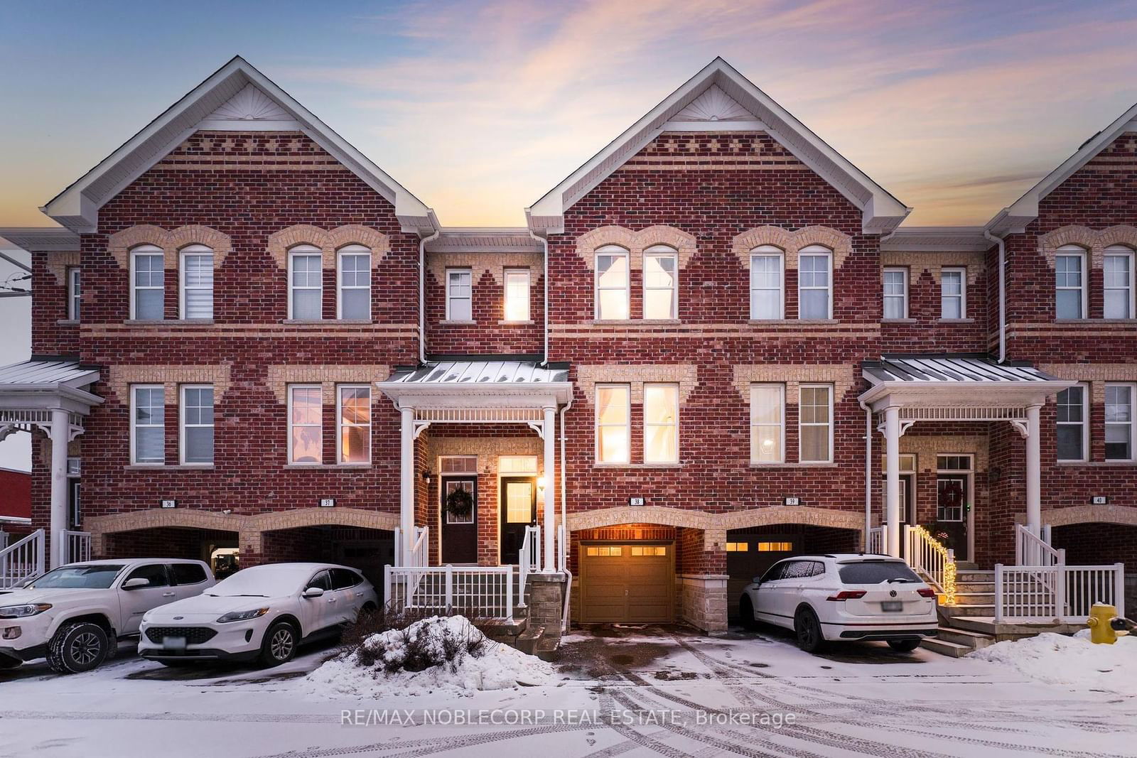 Townhouse sold at 38-10 Porter Avenue, Vaughan, West Woodbridge, L4L 0H1 - MLS: N11959365