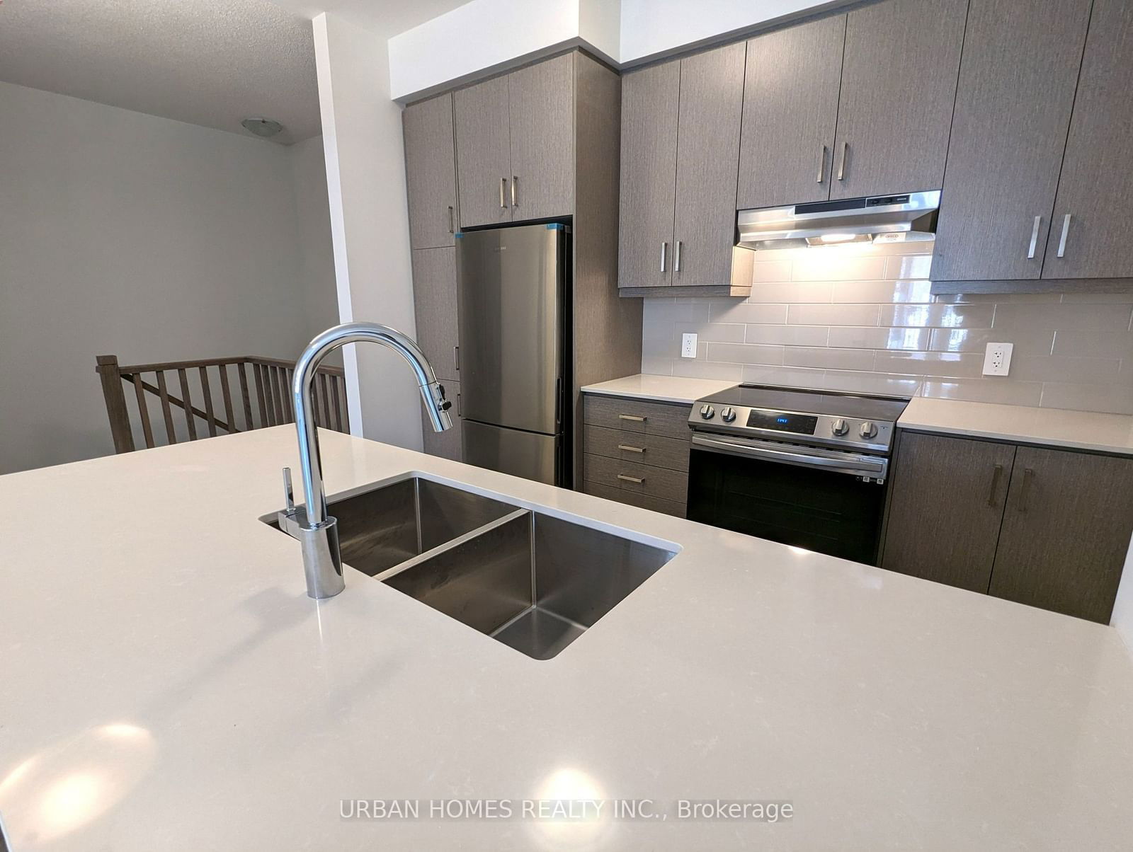 Townhouse for lease at 28-21 Honeycrisp Crescent, Vaughan, Vaughan Corporate Centre, L4K 0N6 - MLS: N11959730