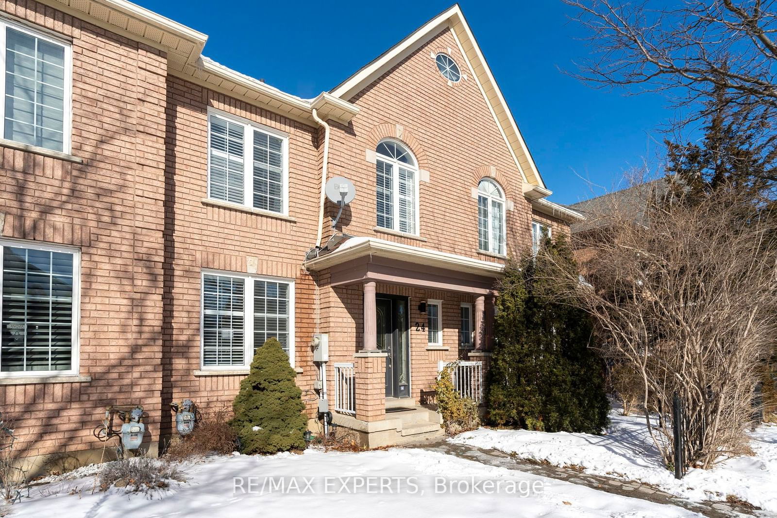 Townhouse for sale at 24 Dufferin Hill Drive, Vaughan, Patterson, L4K 5M3 - MLS: N11959801