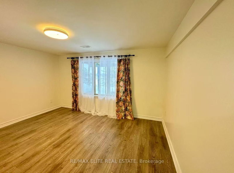 9 Island Lake Dr, Whitchurch-Stouffville, L4A 7X4 | Image 3