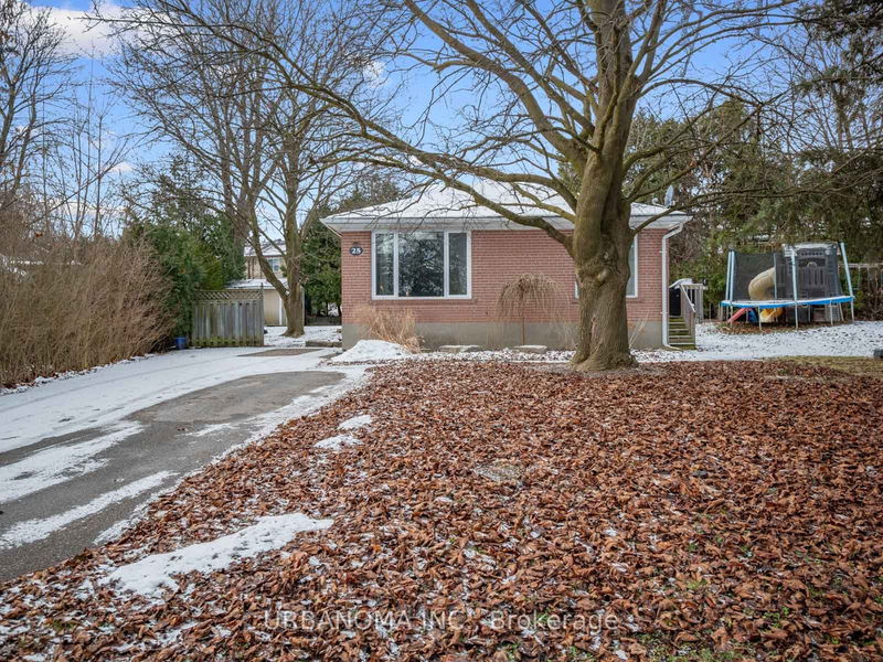 home for sale on 25 Algonquin Crescent