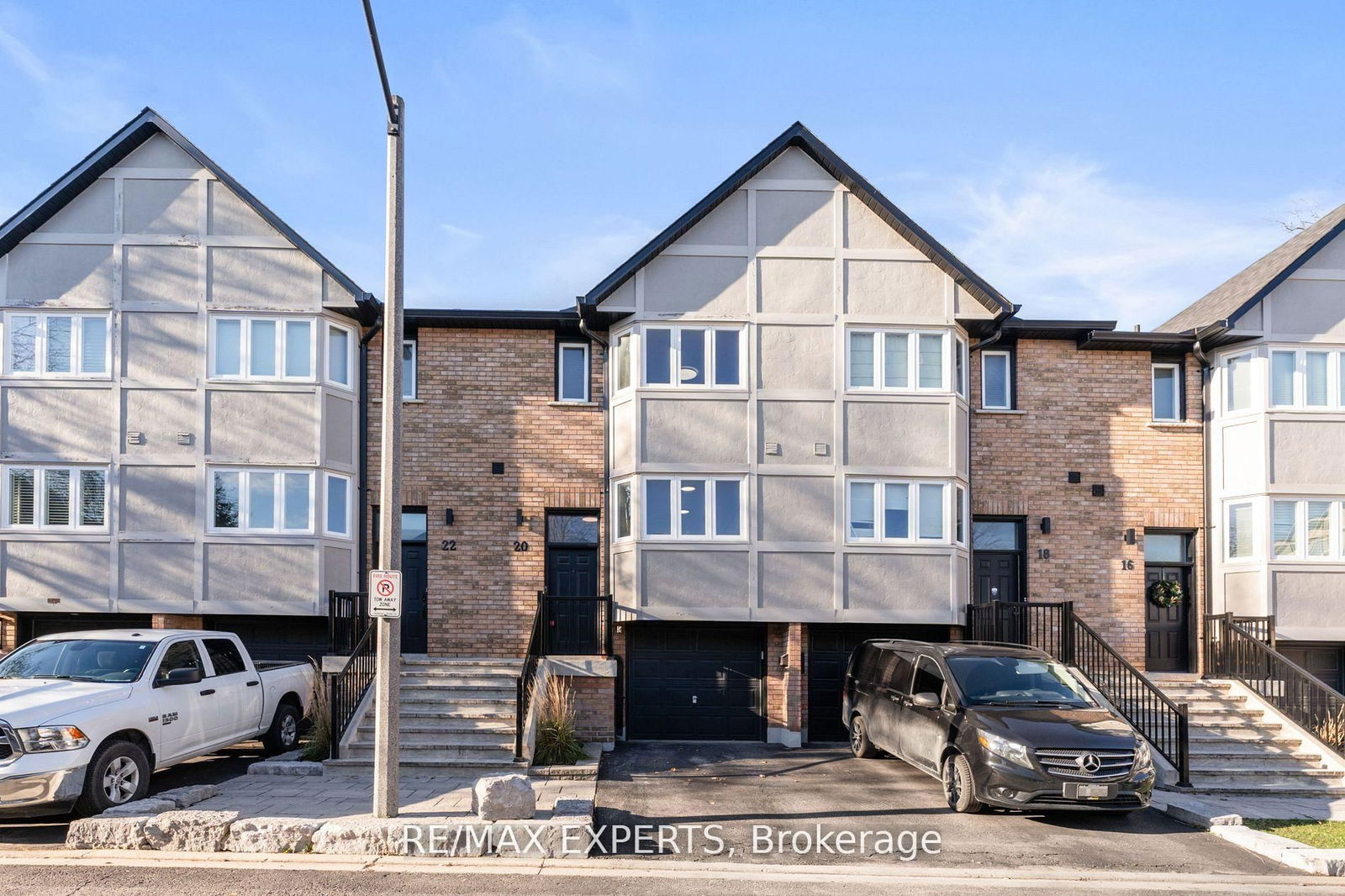 Townhouse sold at 10-20 William Farr Lane, Vaughan, West Woodbridge, L4L 8Z6 - MLS: N11960111