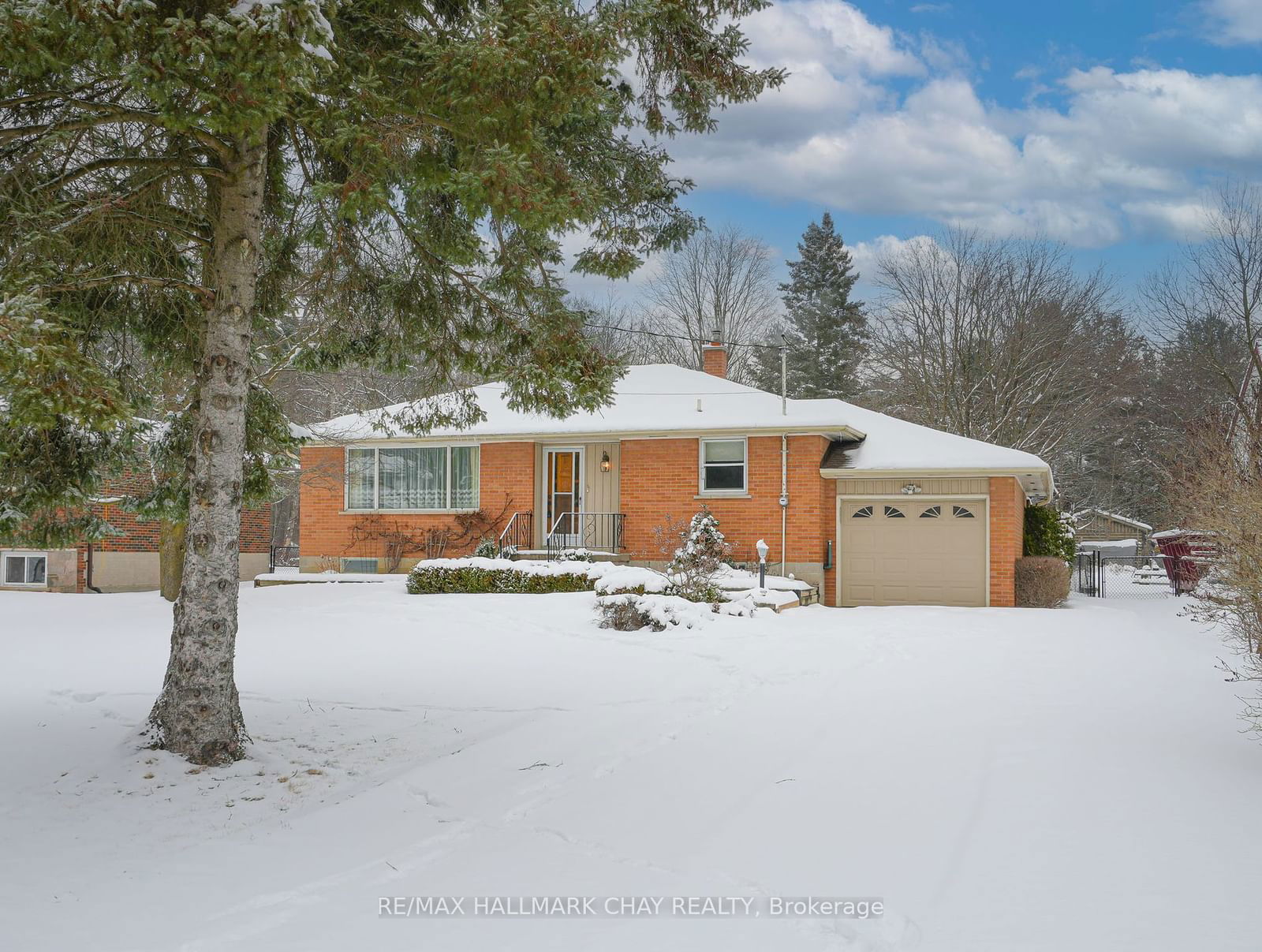 Detached House sold at 20393 Yonge Street, East Gwillimbury, Holland Landing, L9N 1N8 - MLS: N11960597