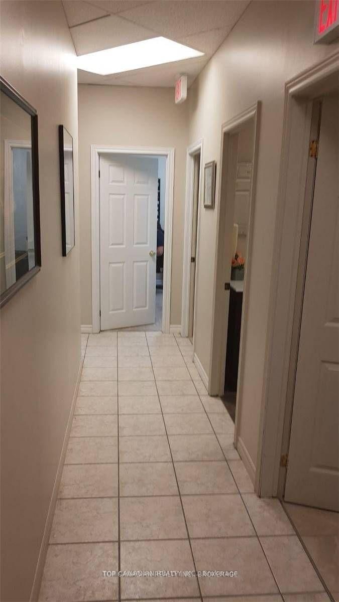 15 - 9555 Yonge St, Richmond Hill, L4C 9M5 | Image 3