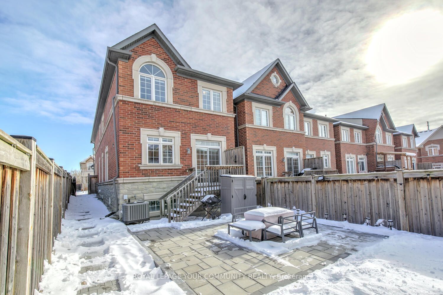 Townhouse for sale at 22 Overlander Way, Vaughan, Patterson, L6A 0X6 - MLS: N11961193