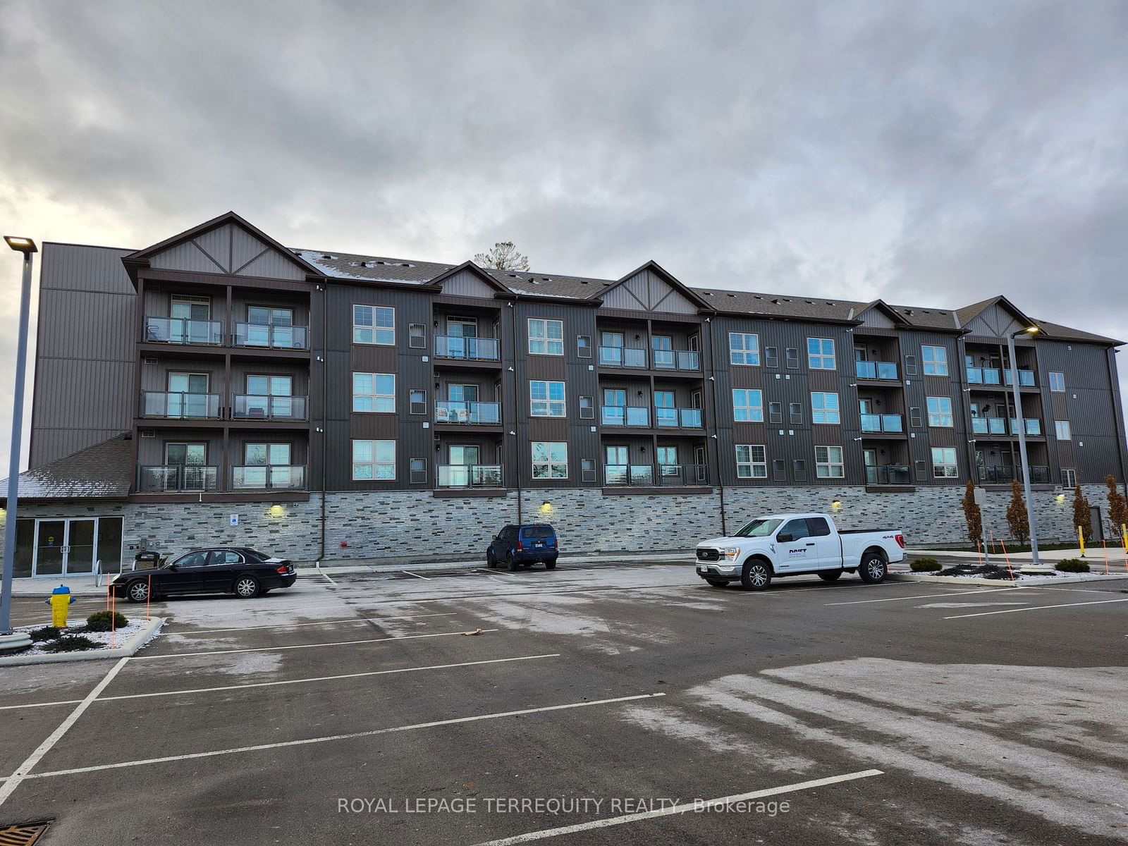 Condo for sale at 404-110 Grew Boulevard, Georgina, Sutton & Jackson's Point, L0E 1L0 - MLS: N11961959