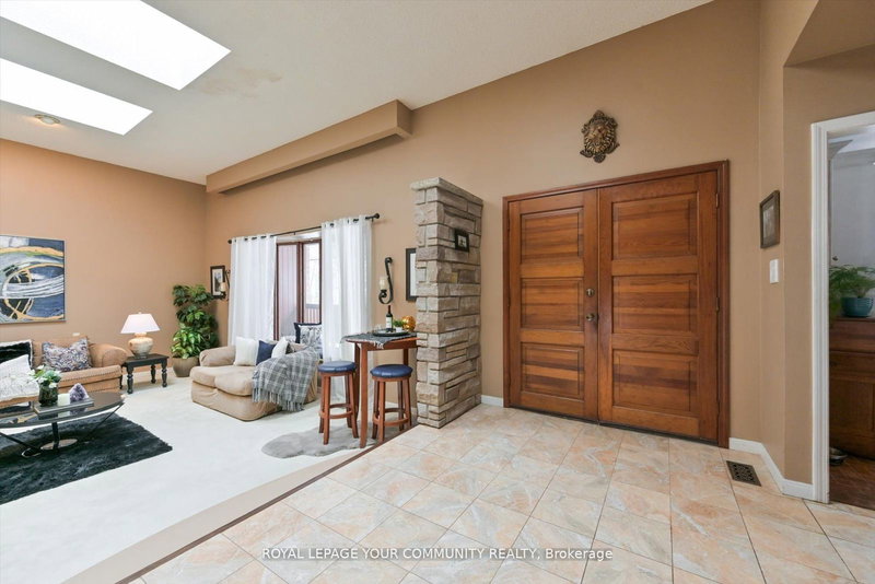 247 Harris Ave, Richmond Hill, L4E 3M3 | Image 3