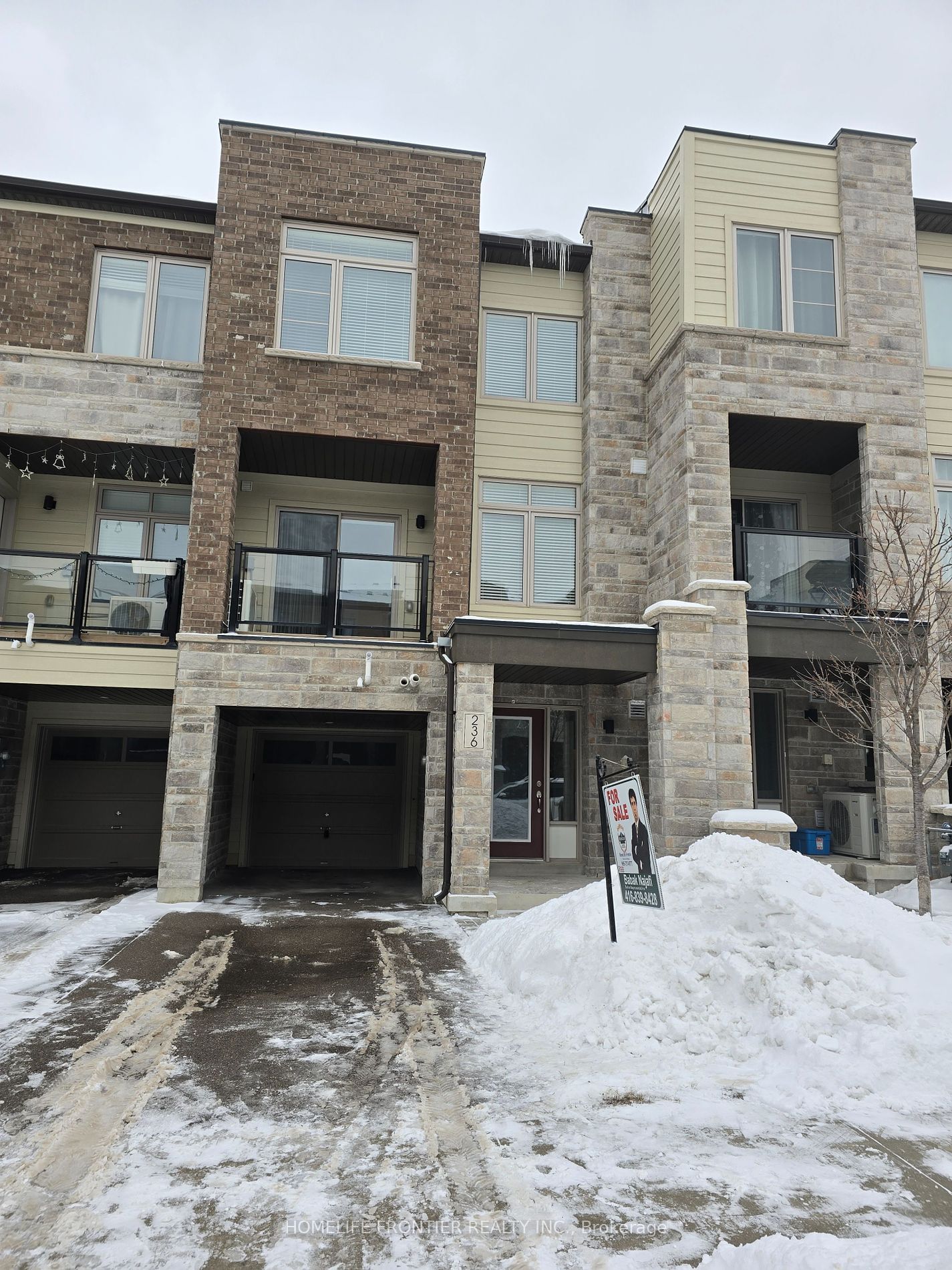 Townhouse sold at 236 Vivant Street, Newmarket, Woodland Hill, L3X 0K9 - MLS: N11962772