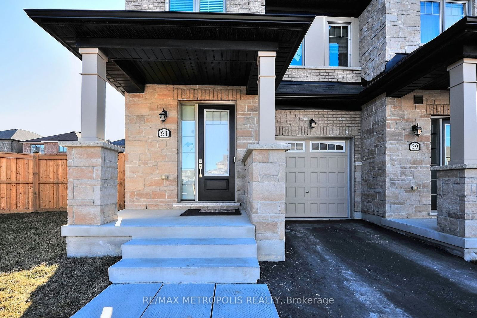 Townhouse for sale at 61 Seedling Crescent, Whitchurch-Stouffville, Stouffville, L4A 4V5 - MLS: N11962825