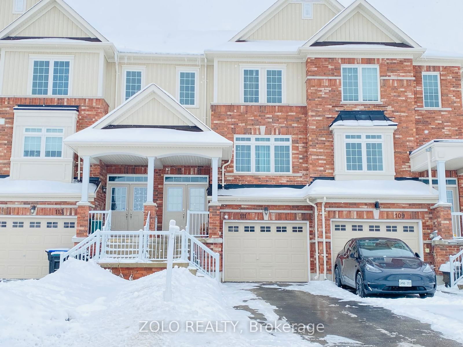 Townhouse sold at 111 Taucar Gate, Bradford West Gwillimbury, Bradford, L3Z 0V8 - MLS: N11964386