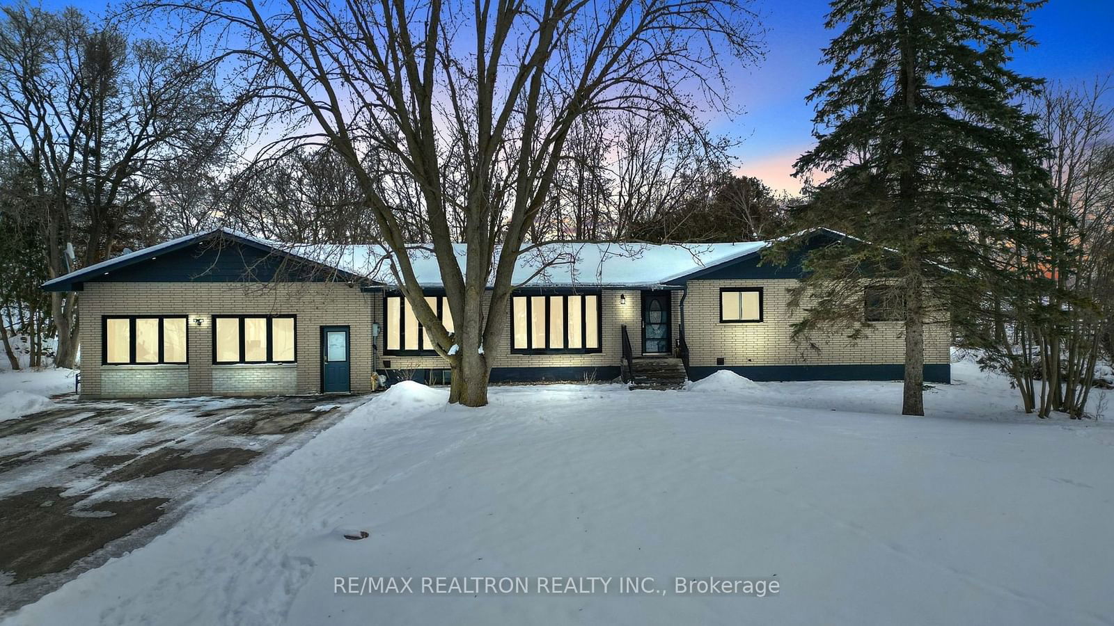 Building at 22305 Kennedy Road, East Gwillimbury, Rural East Gwillimbury