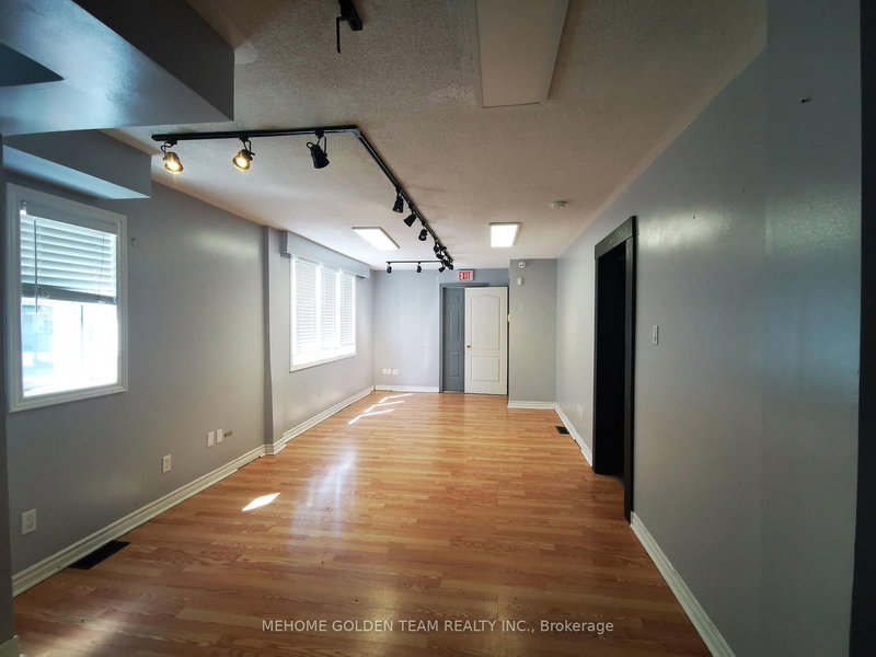 422 The Queensway S, Georgina, L4P 2E1 | Image 3